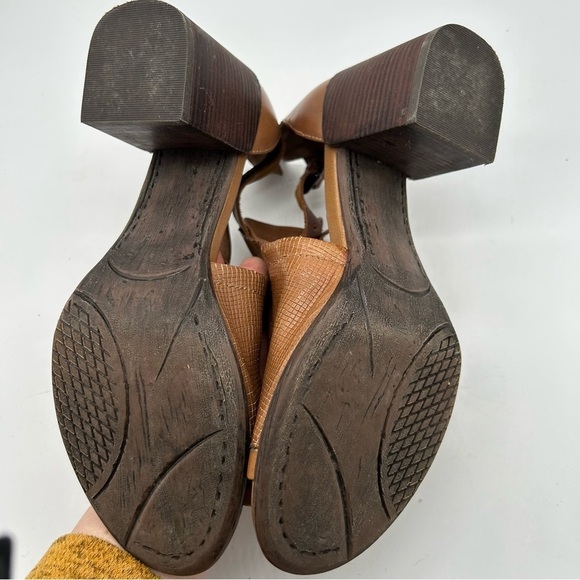 OTBT “Metaphor” leather sandals with block heels size 9 - Picture 3 of 9
